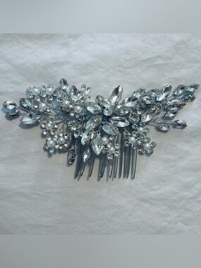 Crystal and Pearl Bridal Hair Comb - Silver